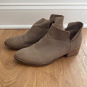 Seychelles ankle bootie